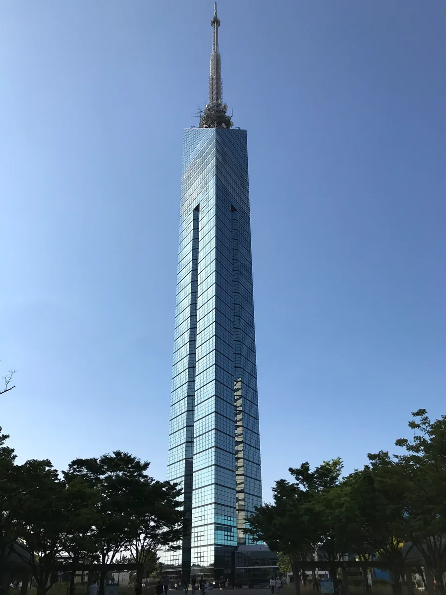 Fukuoka Tower viewed from its south side in daylight