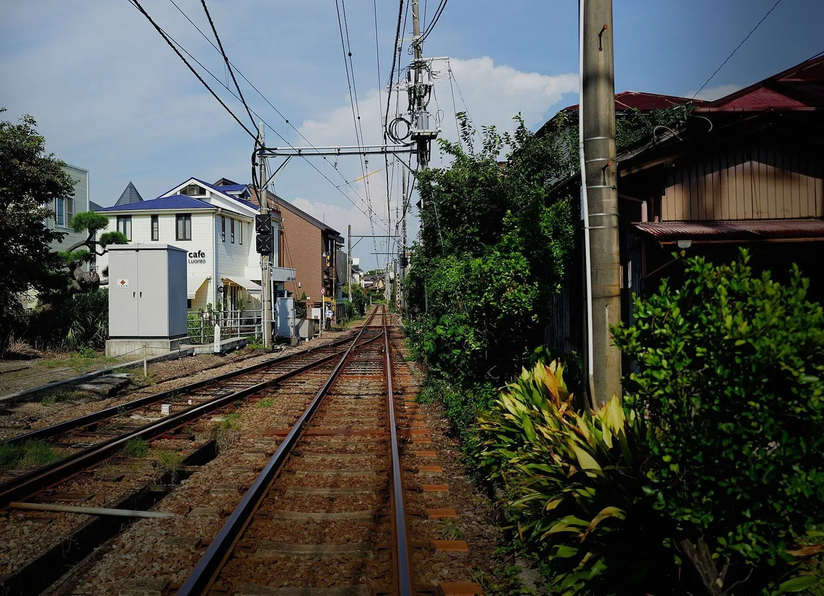 Rail tracks at Hase Station looking toward Kamakura, the usual rail access for the Great Buddha