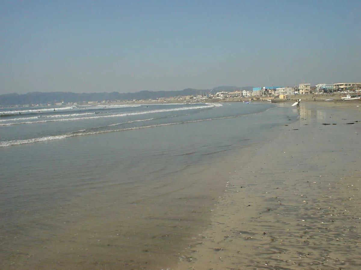 Yuigahama Beach on a clear February morning near Kamakura's Hase neighborhood