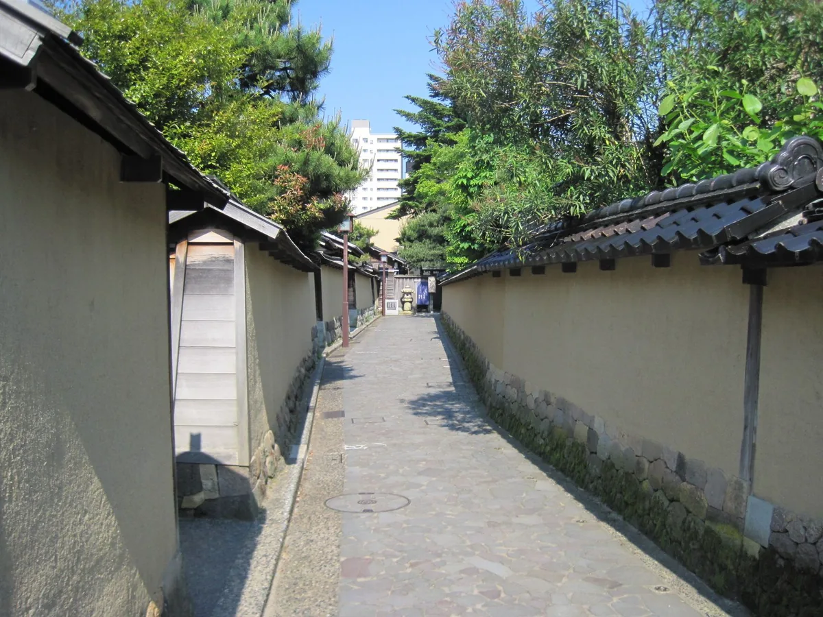 Stone lane between earthen walls in Kanazawa's Nagamachi district